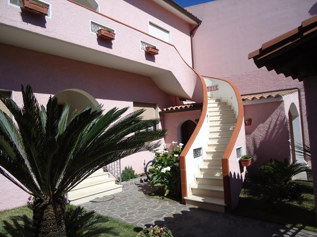 B&B L'Aurora พูลา ภายนอก รูปภาพ